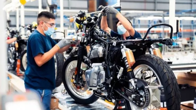 Royal Enfield presentó su nueva línea de producción de motos en el país