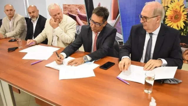 Resistencia firmó convenio con la Bolsa de Comercio para la construcción de un fideicomiso financiero 