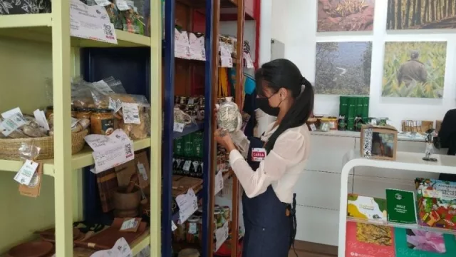 Se inauguró en el aeropuerto de Puerto Iguazú un local para los productos de emprendedores misioneros 