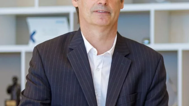 Santander y Enel X se unen para impulsar a las empresas argentinas en su transición hacia las energías limpias