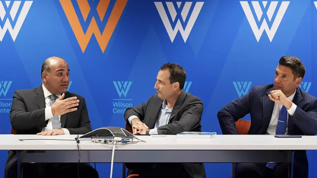 Manzur se mete en la negociación con el Fondo e inicia un roadshow para dar confianza a los inversores