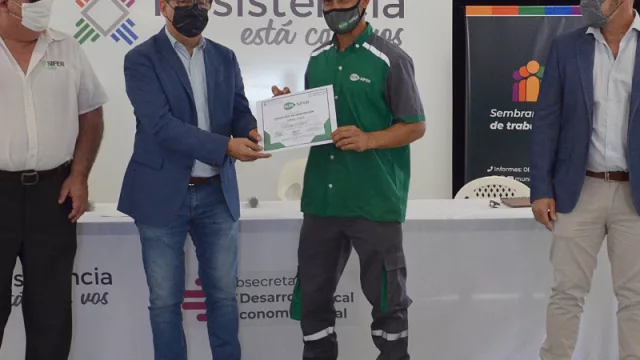 Resistencia entregó certificados de capacitación laboral a jóvenes del programa “Sembrar futuro de trabajo”