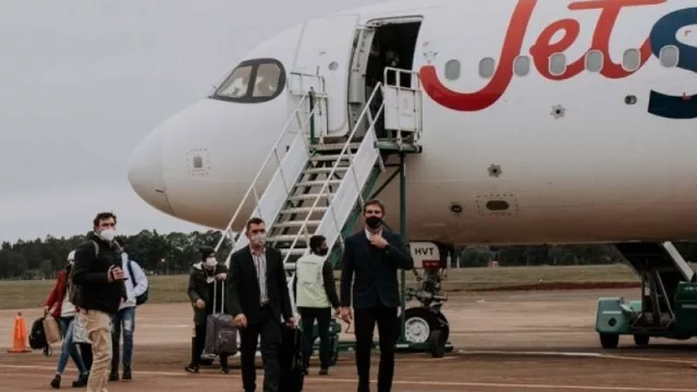 Llegó el primer vuelo de JetSmart a Posadas y el gobierno adelantó planes (va por una línea Santiago de Chile - Puerto Iguazú)