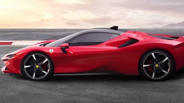 La nueva Ferrari SF90 Stradale del Kun Agüero a fondo