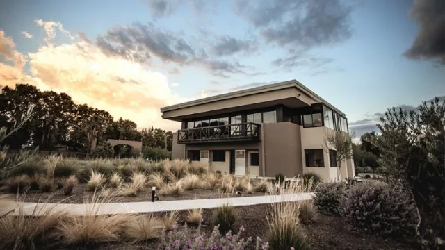 Convenio entre Nación y la COVIAR para actualizar “Argentina Tierra de Vinos”