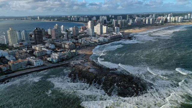Uruguay planea reabrir fronteras en primavera y estudian que no haya cuarentena obligatoria para turistas