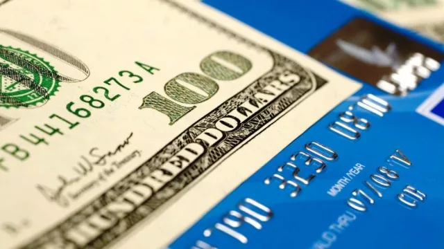 Dólar tarjeta: consumos crecen 36% por la suba del blue