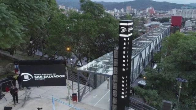 ¡Todos arriba! La capital jujeña ya cuenta con el primer ascensor urbano del país