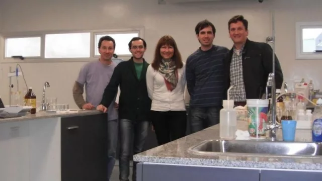 Investigadores chaqueños elaboran cerámicos y ladrillos con cenizas de quebracho