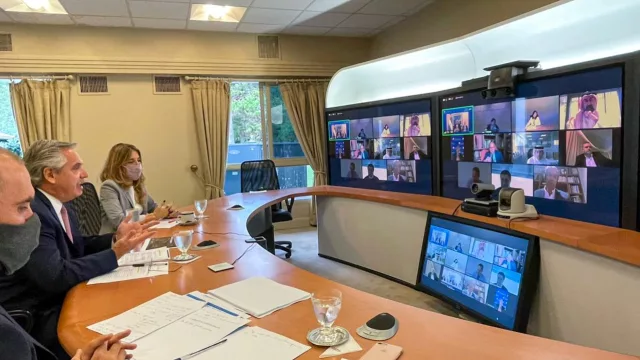 El Gobierno busca inversiones, presionado por el FMI que pide crecimiento privado