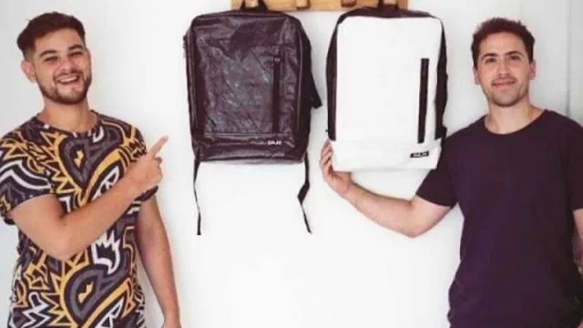 Emprendimiento chaqueño recicla silos bolsa y los convierte en mochilas