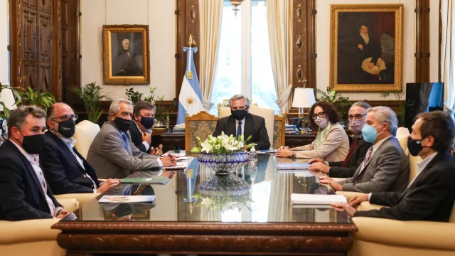 El Gobierno quiere acordar con empresarios medidas para que este año la inflación no supere el 29%