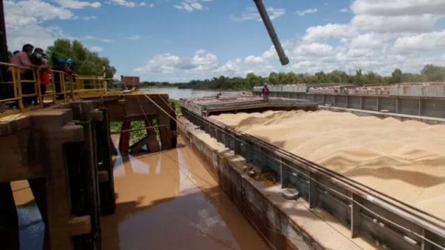 Con 12.000 toneladas de soja, el Puerto de Barranqueras retomó los embarques