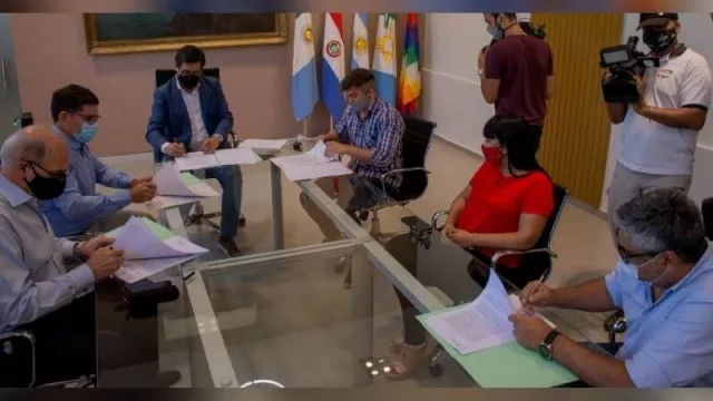La Ciudad de Resistencia firmó contratos para el inicio de obras de refacción integral de 5 centros comunitarios municipales