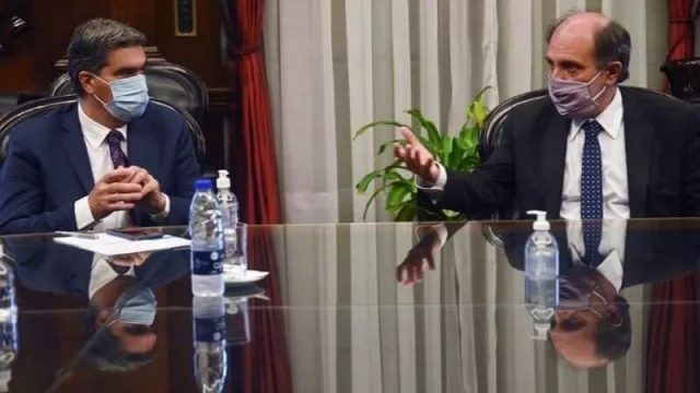 Hecker y Capitanich analizaron nuevos instrumentos financieros para las economías regionales