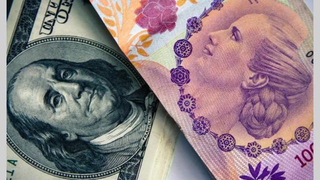 Dólar: prevén que la caída del contado con liquidación ahora le llegará al blue