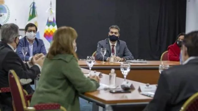 Capitanich junto a intendentes, empresarios e instituciones, firmaron el Acta Compromiso para la puesta en marcha del plan desescalada