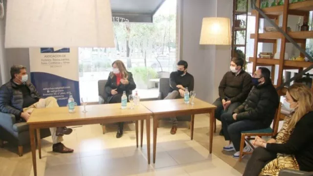En un encuentro con gastronómicos, Capitanich aseguró la asistencia financiera para superar la transición y evitar cierres
