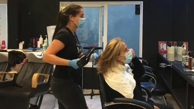 Las peluquerías en Uruguay retornaron repletas de turnos (“las clientas llegan y se hacen todo”)