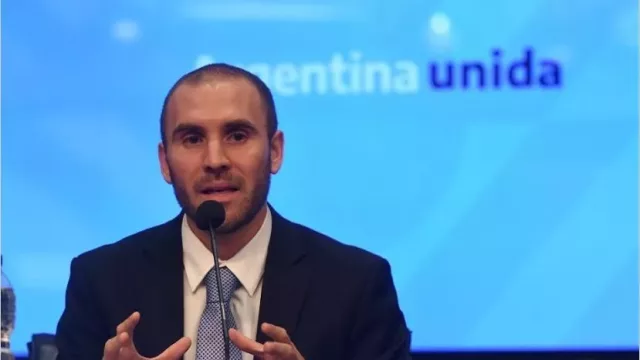 Guzmán "reperfila" capital e intereses de bonos en dólares de ley local hasta fin de año y descomprime u$s 5000 millones