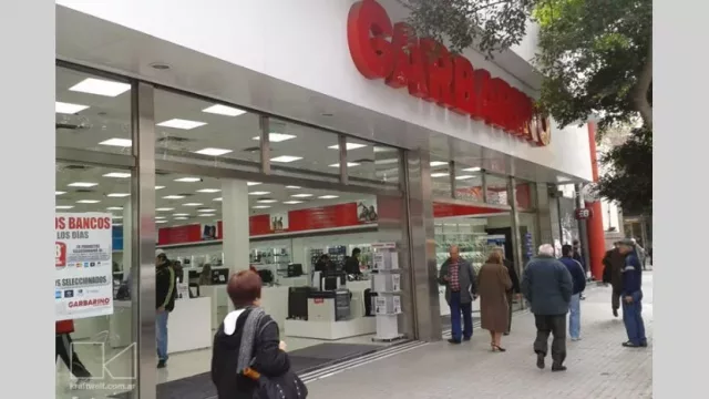 Garbarino en crisis: paga el 32% de los sueldos y se dilata su venta