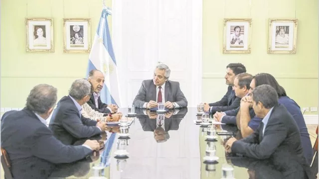 Docentes aceptaron nuevo piso salarial de $ 23.000 y el lunes inician las clases