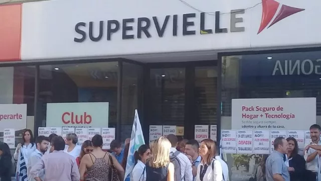 Banco Supervielle despidió (sin causa) al gerente: paro en las sucursales 