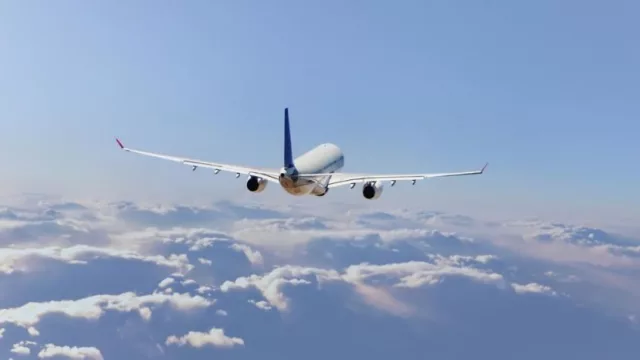 Por caída de ventas al exterior, las aerolíneas bajan los precios de los pasajes y estudian cerrar rutas