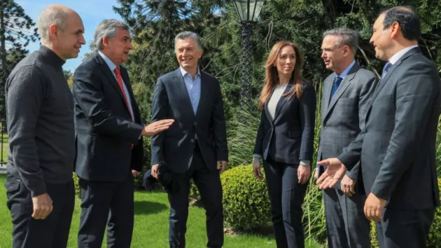 Excluyen a las provincias y la Ciudad del reperfilamiento de deuda