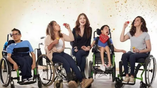 Un accidente la llevó a confeccionar ropa adaptada para personas con discapacidad o movilidad reducida