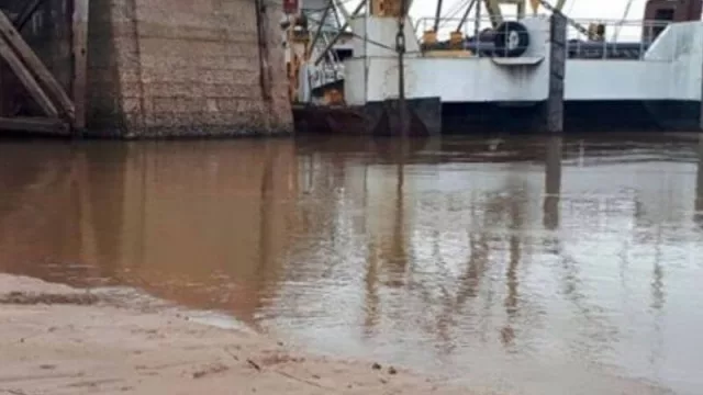 Por la bajante de los ríos siguen sin ingresar a Chaco las barcazas con combustible (pero el suministro está casi normalizado)