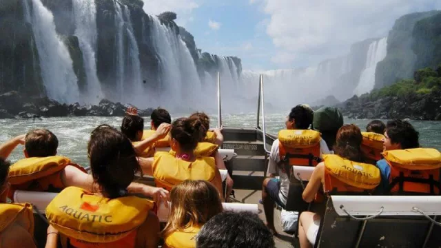 ¿Viene un "aluvión" de turistas extranjeros con un dólar a $ 65? Qué dice la CAT y Aerolíneas Argentinas 