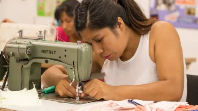 Arredo aporta: lanzó una nueva línea hecha por costureras de la ONG Mediapila