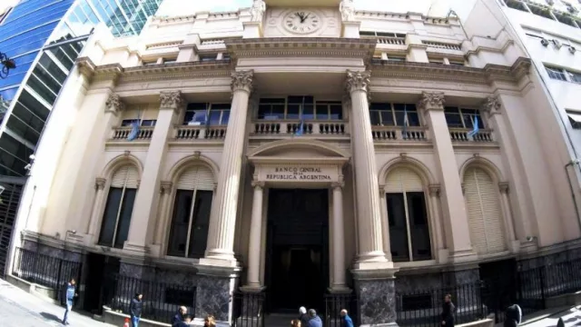 Mantienen expectativa de inflación en 54,9% para este año y ven al dólar en $ 65 en diciembre