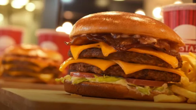 Mostaza apuesta fuerte en pleno centro: abrirá una sucursal en la esquina del ex Club 32 