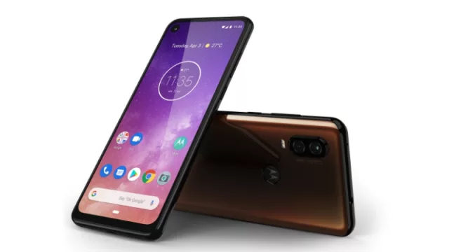El mercado de celulares cayó un 30% pero Motorola creció y lanzó su quinto smartphone de 2019 con IA