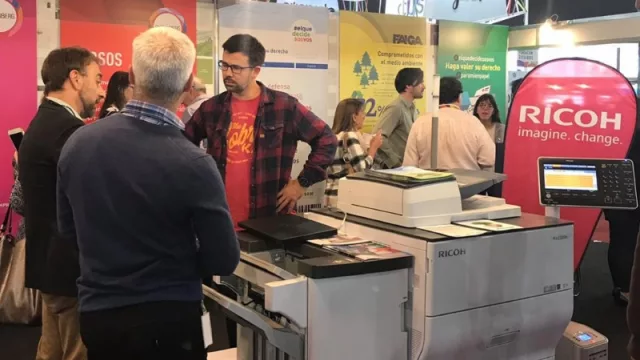 Ricoh tiene su máquina de hacer libros (un ejemplar en 70 segundos a bajo costo y sin stocks)