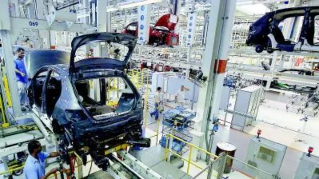 Automotrices siguen de ajuste: cae 34% la producción y un 61% las entregas a concesionarios