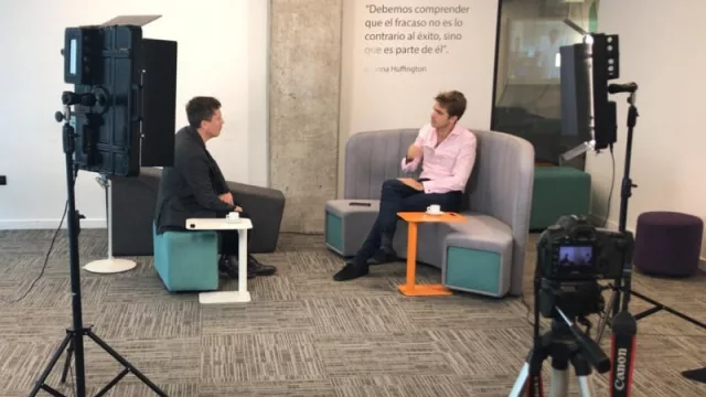 Empezamos a producir Un Café con… (target: CEOs de empresas nacionales, Centro Universitario: UES 21 Vicente López)