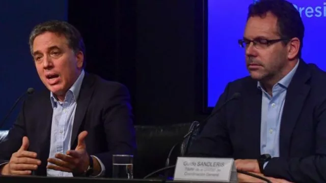 Con el desembolso garantizado, Dujovne y Sandleris viajan al FMI