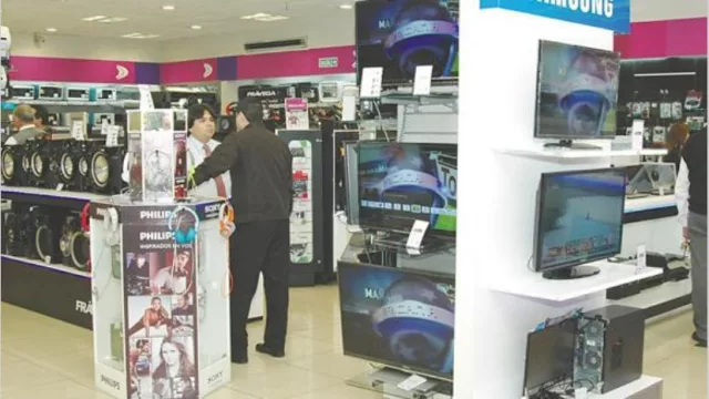 Sin freno: las ventas de electrodomésticos cayeron 32% en el primer bimestre