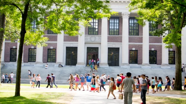  La Universidad de Harvard llega a Uruguay