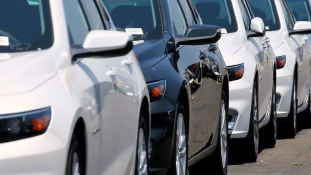 Los concesionarios patentaron en marzo 50% menos de autos que un año atrás (¿por qué -todavía- no cierra ninguno?)