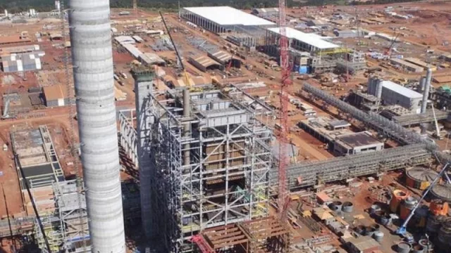 Valdés recorrió una pastera brasilera para evaluar replicar la fábrica en Ituzaingó