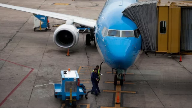 Aerolíneas Argentinas ya “da vuelta” sus 737 en 40 minutos (bajó 20% el tiempo del “turnaround”)