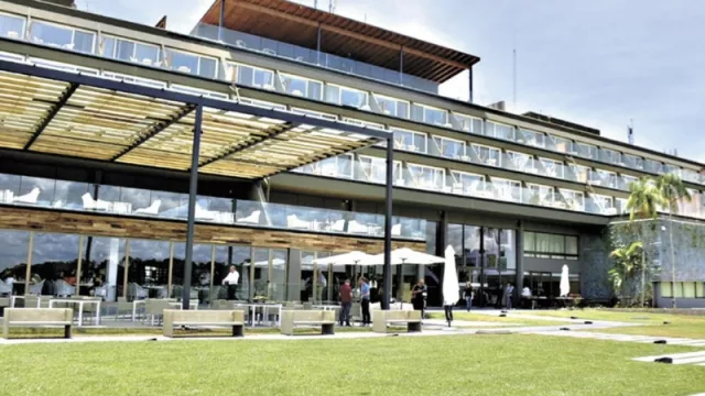 Macri y Passalacqua inauguraron en Cataratas el renovado hotel Gran Meliá que demandó una inversión de US$ 80 millones