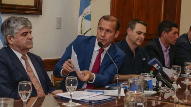 YPF y Petronas invertirán más de 2.300 millones de dólares en La Amarga Chica