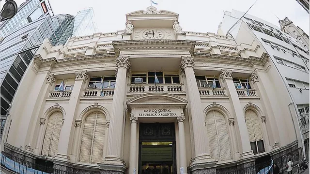 Al FMI no le molesta que el dólar suba dentro de la zona de no intervención