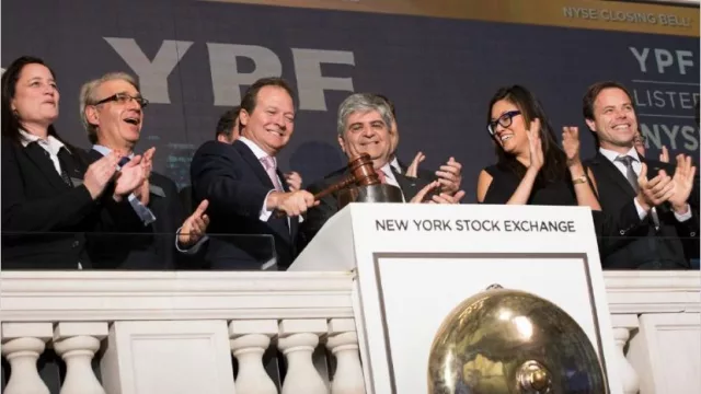 YPF ganó 30 veces más, aún con menos producción