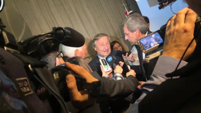 Rattazzi confía que el “pass through” dejará un dólar competitivo (entremeses y entremesas en la Bolsa)